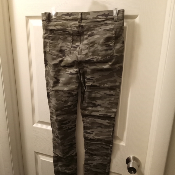 . - Picture 13 of 16